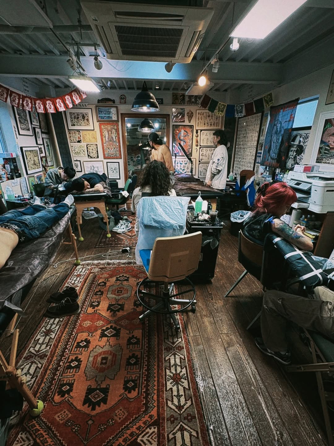 Dark cinematic interior of ZUMBIDO TATTOO, an underground tattoo studio in Nakameguro, Tokyo