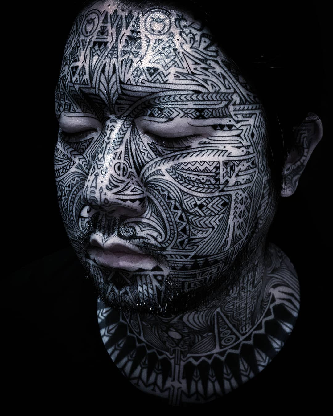 Blackwork tattoo by Yas at ZUMBIDO TATTOO in Nakameguro, Tokyo
